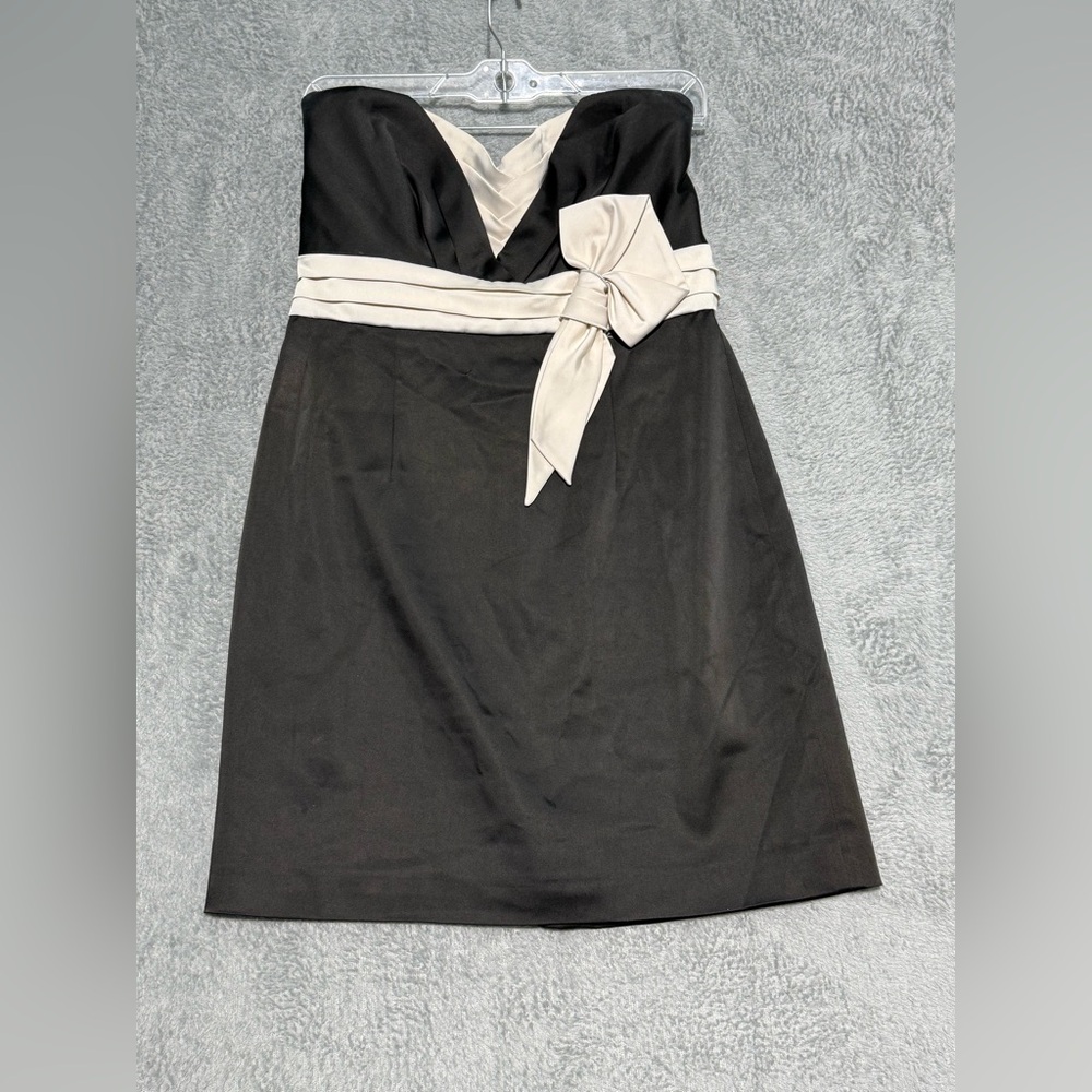 BCBG MAX AZRIA COCKTAIL/ BLACK TIE SATIN WHITE BOW STRAPLESS DRESS SIZE 10